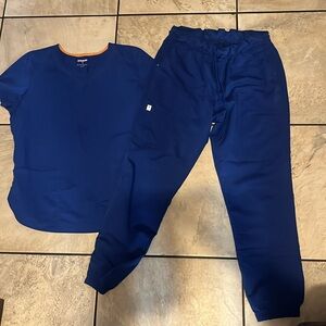 Bright blue women’s large scrub set